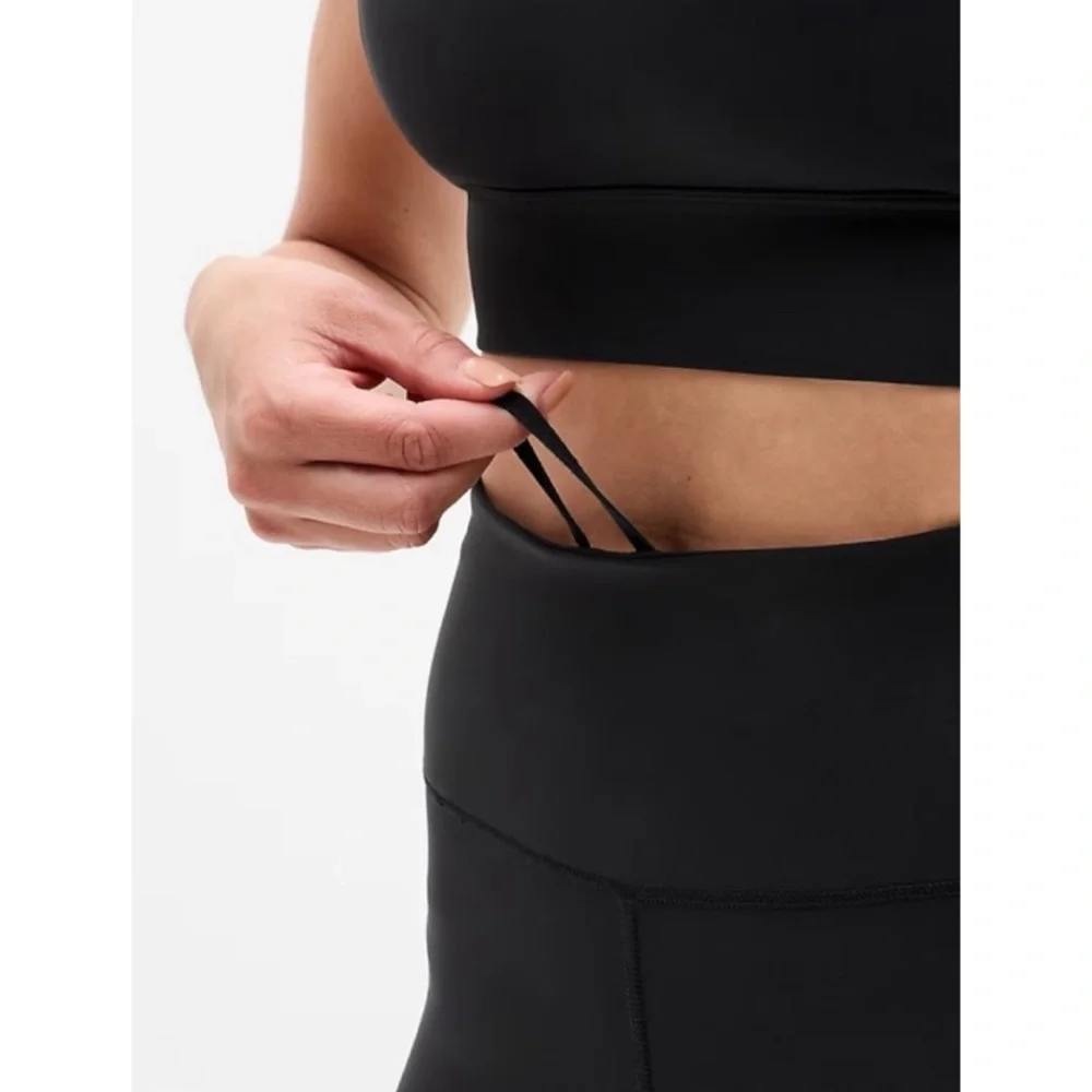 Athleta Pacesetter 7/8 Tight in Black - Size Large - Picture 6 of 9